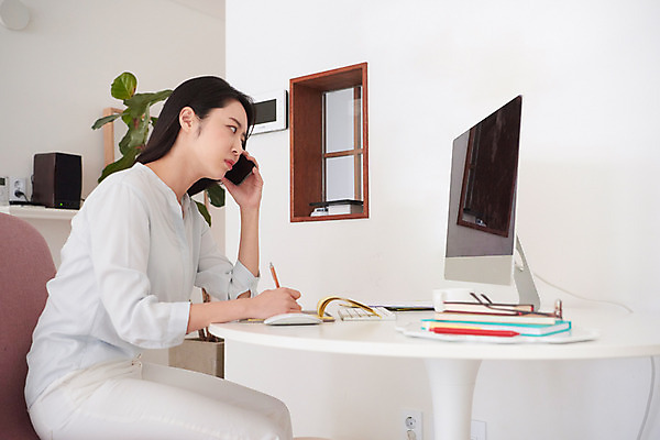 포토 JPG 여자 비즈니스 실내 한명 상반신 성인 옆모습 30대 컴퓨터 연필 다이어리 한국인 업무 비즈니스우먼 사회이슈 고민 재택근무 프리랜서 성인여자한명만 자가격리 사회적거리두기 레이어드홈 국내포토 직업 1 감정 캠페인 뷰포인트 컨셉 학용품 사람 동양인 내부 장년 전자제품 필기구 사무용품 작업 직장인 여자한명만 성인여자만 파일형식 격리