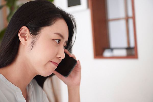 포토 JPG 여자 비즈니스 스트레스 실내 한명 상반신 성인 옆모습 30대 연필 다이어리 한국인 업무 비즈니스우먼 사회이슈 고민 통화 재택근무 프리랜서 성인여자한명만 자가격리 사회적거리두기 레이어드홈 국내포토 직업 1 감정 캠페인 뷰포인트 컨셉 모션 학용품 사람 동양인 내부 장년 필기구 사무용품 작업 직장인 여자한명만 성인여자만 파일형식 격리