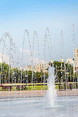포토 JPG 주간 공원 풍경 사람없음 야외 물 여름 여름풍경 분수 분수대 국내포토 자연요소 계절 공공시설 파일형식 여름_계절