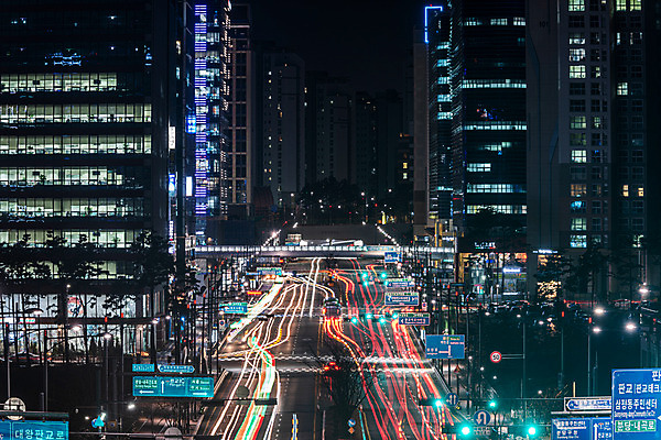 JPG 도로 야경 사람없음 야외 건물 빛 도시풍경 도시 장노출 궤적 건축물 길 교통시설 촬영기법 풍경 야간 파일형식 풍경_경치