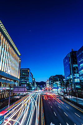 JPG 도로 야경 사람없음 야외 건물 빛 도시풍경 도시 장노출 궤적 건축물 길 교통시설 촬영기법 풍경 야간 파일형식 풍경_경치