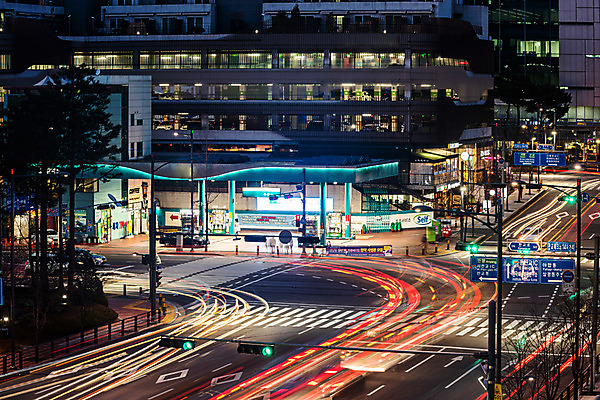 JPG 도로 야경 사람없음 야외 건물 빛 도시풍경 도시 장노출 궤적 건축물 길 교통시설 촬영기법 풍경 야간 파일형식 풍경_경치