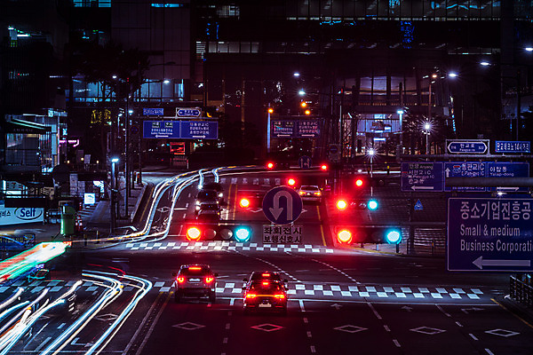 JPG 도로 야경 사람없음 야외 건물 빛 도시풍경 도시 횡단보도 장노출 건축물 길 교통시설 촬영기법 풍경 보행로 야간 파일형식 풍경_경치