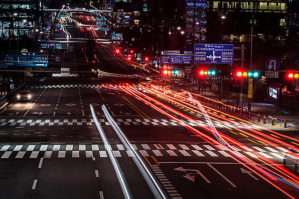 JPG 도로 야경 사람없음 야외 건물 빛 도시풍경 도시 장노출 궤적 건축물 길 교통시설 촬영기법 풍경 야간 파일형식 풍경_경치