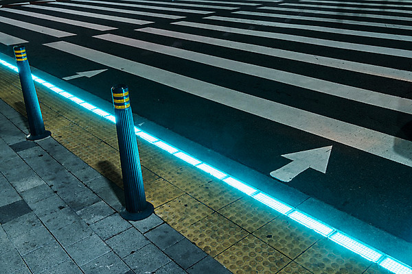 JPG 도로 야경 안전 사람없음 야외 초록색 빛 도시풍경 도시 횡단보도 장노출 길 컬러 교통시설 촬영기법 풍경 보행로 야간 파일형식 풍경_경치