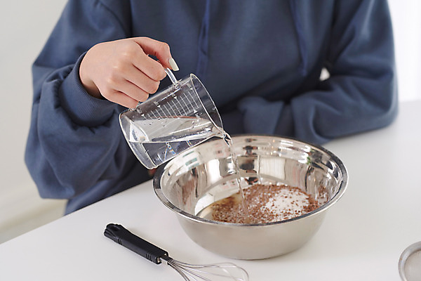 포토 JPG 손 여자 커피 음료 재료 실내 한명 상반신 성인 취미 앞모습 물 30대 유행 한국인 우유 흰색 붓기 설탕 즐거움 거품기 달고나 라떼 성인여자한명만 홈카페 달고나라떼 레이어드홈 국내포토 자연요소 1 감정 뷰포인트 컬러 모션 주방용품 유제품 사람 동양인 내부 신체부위 장년 카페 여자한명만 성인여자만 파일형식