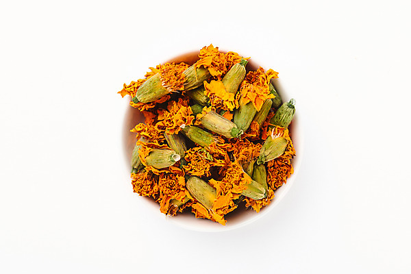 포토 JPG 스튜디오촬영 식물 그릇 꽃잎 건조 실내 건강 누끼 사람없음 하이앵글 차 오브젝트 흰배경 꽃차 플랫레이 매리골드 국내포토 식기 꽃 음료 뷰포인트 백그라운드 내부 차_음료 흰색 플랫 파일형식