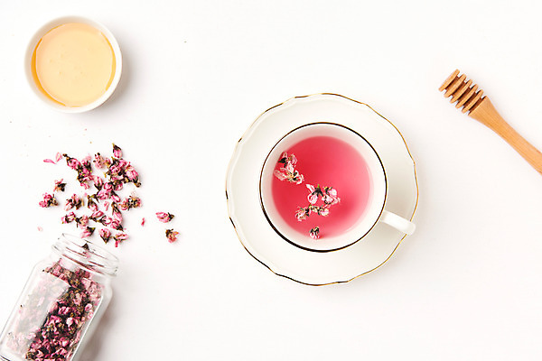 포토 JPG 스튜디오촬영 식물 꽃잎 주전자 건조 실내 건강 누끼 사람없음 하이앵글 차 찻잔 오브젝트 흰배경 꽃차 복사꽃 허니디퍼 플랫레이 국내포토 꽃 음료 뷰포인트 백그라운드 주방용품 잔 내부 차_음료 흰색 도구 플랫 파일형식