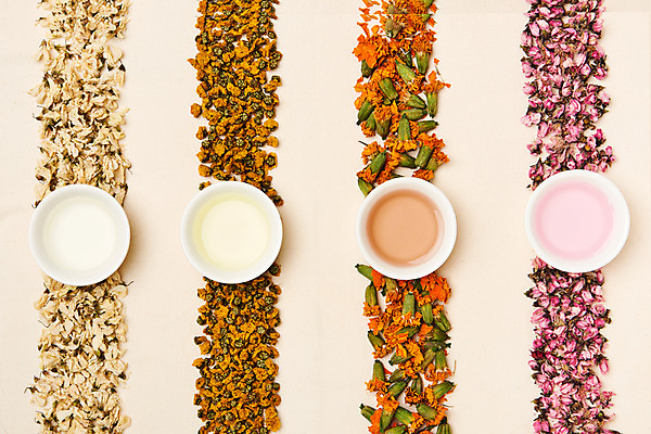 포토 JPG 스튜디오촬영 식물 그릇 꽃잎 건조 국화 실내 건강 사람없음 하이앵글 여러개 차 찻잔 오브젝트 꽃차 복사꽃 아카시아꽃 베이지색배경 플랫레이 매리골드 국내포토 식기 꽃 음료 뷰포인트 다수 백그라운드 잔 내부 차_음료 플랫 베이지색 파일형식