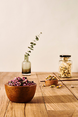 포토 JPG 스튜디오촬영 식물 꽃잎 꽃 건조 실내 건강 사람없음 차 오브젝트 절구 구절초 꽃차 복사꽃 아카시아꽃 유칼립투스 베이지색배경 차거름망 국내포토 음료 백그라운드 내부 차_음료 도구 베이지색 파일형식