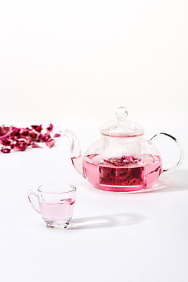 포토 JPG 스튜디오촬영 식물 꽃잎 주전자 건조 실내 건강 누끼 사람없음 차 찻잔 찻주전자 오브젝트 흰배경 꽃차 맨드라미 국내포토 꽃 음료 백그라운드 주방용품 잔 내부 차_음료 흰색 파일형식