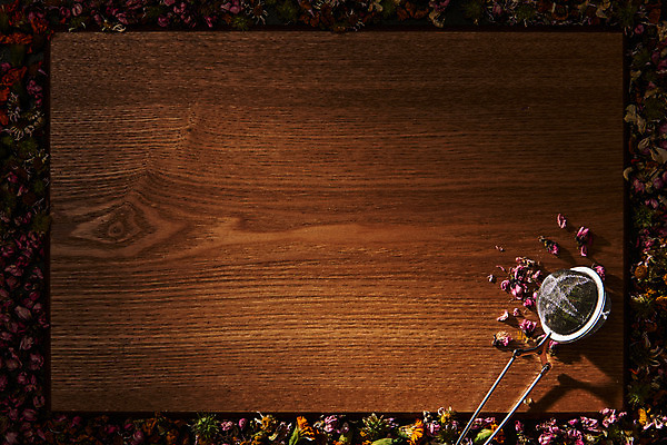 포토 JPG 스튜디오촬영 식물 꽃잎 건조 도마 국화 실내 건강 사람없음 하이앵글 차 오브젝트 구절초 꽃차 맨드라미 복사꽃 아카시아꽃 플랫레이 갈색배경 나무배경 차거름망 매리골드 국내포토 꽃 음료 뷰포인트 백그라운드 주방용품 내부 차_음료 갈색 플랫 파일형식