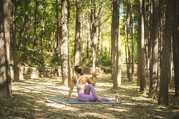 포토 JPG 주간 전신 여자 요가 자연 건강 한명 앉기 20대 성인 야외 뒷모습 운동 손들기 스트레칭 한국인 한강공원 성인여자한명만 국내포토 자연요소 1 웰빙 공원 뷰포인트 모션 사람 동양인 청년 한강 생태계 여자한명만 성인여자만 파일형식