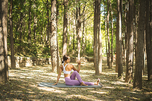 포토 JPG 주간 전신 나무 응시 여자 요가 자연 건강 한명 앉기 20대 성인 야외 옆모습 운동 손들기 스트레칭 한국인 한강공원 성인여자한명만 국내포토 자연요소 식물 1 웰빙 시선 공원 뷰포인트 모션 사람 동양인 청년 한강 생태계 여자한명만 성인여자만 파일형식