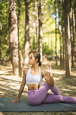 포토 JPG 주간 전신 나무 응시 여자 요가 자연 건강 한명 앉기 20대 성인 야외 옆모습 운동 손들기 스트레칭 한국인 한강공원 성인여자한명만 국내포토 자연요소 식물 1 웰빙 시선 공원 뷰포인트 모션 사람 동양인 청년 한강 생태계 여자한명만 성인여자만 파일형식