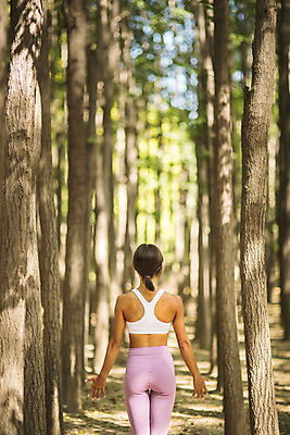 포토 JPG 주간 나무 여자 요가 자연 건강 한명 서기 상반신 20대 성인 야외 뒷모습 운동 스트레칭 한국인 손뻗기 한강공원 성인여자한명만 국내포토 자연요소 식물 1 웰빙 공원 뷰포인트 모션 사람 동양인 청년 한강 생태계 여자한명만 성인여자만 파일형식