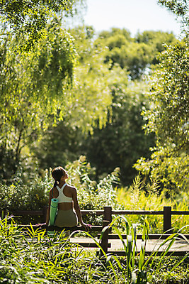 포토 JPG 주간 나무 응시 여자 요가 자연 건강 한명 앉기 상반신 20대 성인 야외 뒷모습 운동 스트레칭 한국인 한강공원 성인여자한명만 국내포토 자연요소 식물 1 웰빙 시선 공원 뷰포인트 모션 사람 동양인 청년 한강 생태계 여자한명만 성인여자만 파일형식