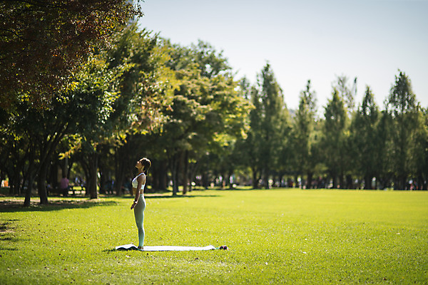 포토 JPG 주간 전신 나무 응시 여자 요가 자연 건강 한명 서기 잔디 20대 성인 야외 옆모습 운동 스트레칭 한국인 한강공원 성인여자한명만 국내포토 자연요소 식물 1 웰빙 시선 공원 뷰포인트 모션 사람 동양인 청년 한강 생태계 여자한명만 성인여자만 파일형식