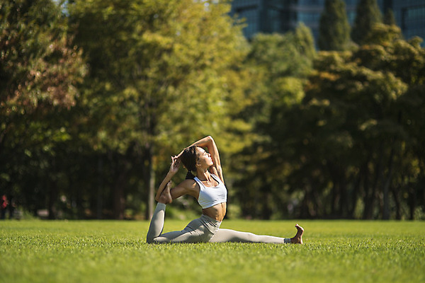 포토 JPG 주간 전신 나무 응시 여자 요가 자연 건강 한명 앉기 잔디 20대 성인 야외 옆모습 운동 스트레칭 한국인 한강공원 성인여자한명만 국내포토 자연요소 식물 1 웰빙 시선 공원 뷰포인트 모션 사람 동양인 청년 한강 생태계 여자한명만 성인여자만 파일형식