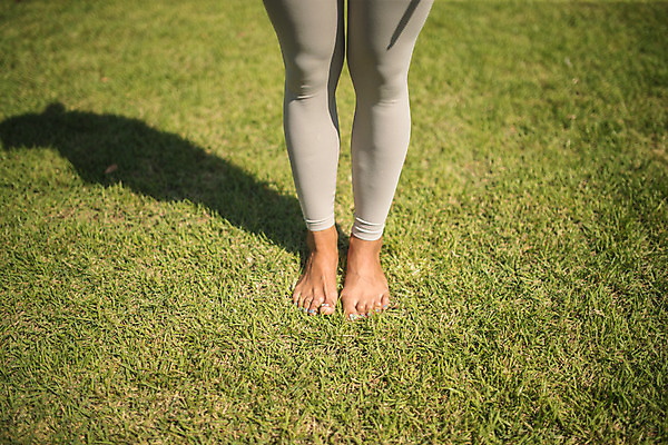 포토 JPG 주간 여자 요가 발 자연 건강 한명 서기 잔디 20대 성인 야외 앞모습 신체부위 운동 스트레칭 한국인 하반신 다리 발가락 종아리 한강공원 성인여자한명만 국내포토 자연요소 식물 1 웰빙 공원 뷰포인트 모션 사람 동양인 청년 한강 생태계 여자한명만 성인여자만 파일형식