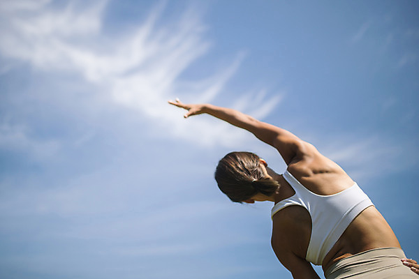포토 JPG 주간 구름 여자 로우앵글 요가 자연 하늘 건강 한명 서기 상반신 20대 성인 야외 뒷모습 운동 스트레칭 한국인 한강공원 성인여자한명만 국내포토 자연요소 1 웰빙 공원 뷰포인트 모션 사람 동양인 청년 한강 생태계 여자한명만 성인여자만 파일형식