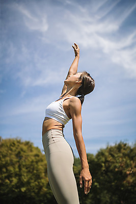 포토 JPG 주간 응시 여자 로우앵글 요가 자연 하늘 팔벌리기 건강 한명 서기 상반신 20대 성인 야외 옆모습 운동 손들기 스트레칭 한국인 손뻗기 한강공원 성인여자한명만 국내포토 자연요소 1 웰빙 시선 공원 뷰포인트 모션 사람 동양인 청년 한강 생태계 여자한명만 성인여자만 파일형식