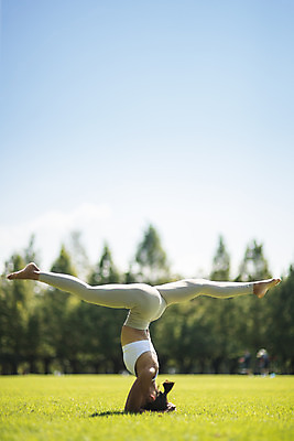 포토 JPG 주간 전신 나무 응시 여자 요가 자연 하늘 건강 한명 잔디 20대 성인 야외 옆모습 운동 스트레칭 한국인 다리찢기 다리들기 한강공원 성인여자한명만 국내포토 자연요소 식물 1 웰빙 시선 공원 뷰포인트 모션 사람 동양인 청년 한강 생태계 여자한명만 성인여자만 파일형식