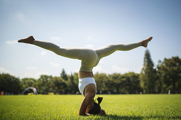 포토 JPG 주간 전신 나무 응시 여자 요가 자연 건강 한명 잔디 20대 성인 야외 옆모습 운동 스트레칭 한국인 다리찢기 다리들기 한강공원 성인여자한명만 국내포토 자연요소 식물 1 웰빙 시선 공원 뷰포인트 모션 사람 동양인 청년 한강 생태계 여자한명만 성인여자만 파일형식