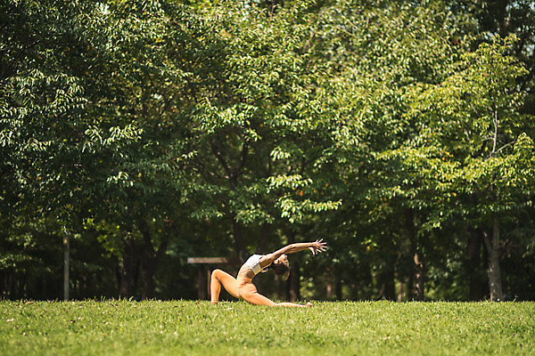 포토 JPG 주간 전신 나무 응시 여자 요가 자연 건강 한명 앉기 잔디 20대 성인 야외 옆모습 운동 손들기 스트레칭 한국인 손뻗기 한강공원 성인여자한명만 국내포토 자연요소 식물 1 웰빙 시선 공원 뷰포인트 모션 사람 동양인 청년 한강 생태계 여자한명만 성인여자만 파일형식