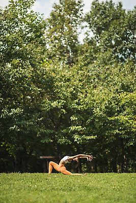 포토 JPG 주간 전신 나무 응시 여자 요가 자연 건강 한명 앉기 잔디 20대 성인 야외 옆모습 운동 손들기 스트레칭 한국인 손뻗기 한강공원 성인여자한명만 국내포토 자연요소 식물 1 웰빙 시선 공원 뷰포인트 모션 사람 동양인 청년 한강 생태계 여자한명만 성인여자만 파일형식