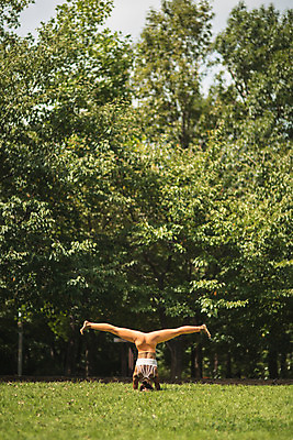 포토 JPG 주간 전신 나무 여자 요가 자연 건강 한명 잔디 20대 성인 야외 뒷모습 운동 스트레칭 한국인 다리찢기 다리들기 한강공원 성인여자한명만 국내포토 자연요소 식물 1 웰빙 공원 뷰포인트 모션 사람 동양인 청년 한강 생태계 여자한명만 성인여자만 파일형식