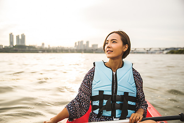 포토 JPG 주간 응시 여자 스포츠 한명 앉기 상반신 20대 성인 야외 앞모습 강 한국인 수상스포츠 즐거움 한강 카약 성인여자한명만 국내포토 자연요소 1 시선 감정 뷰포인트 모션 서울 사람 동양인 청년 랜드마크 여자한명만 성인여자만 파일형식