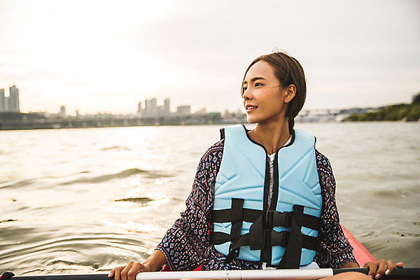 포토 JPG 주간 응시 여자 스포츠 한명 앉기 상반신 20대 성인 야외 앞모습 강 한국인 수상스포츠 즐거움 한강 카약 성인여자한명만 국내포토 자연요소 1 시선 감정 뷰포인트 모션 서울 사람 동양인 청년 랜드마크 여자한명만 성인여자만 파일형식