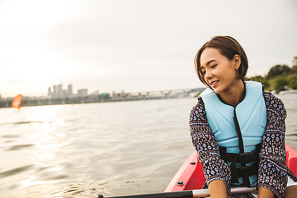 포토 JPG 주간 응시 여자 스포츠 한명 앉기 상반신 20대 성인 야외 앞모습 강 한국인 수상스포츠 즐거움 한강 카약 성인여자한명만 국내포토 자연요소 1 시선 감정 뷰포인트 모션 서울 사람 동양인 청년 랜드마크 여자한명만 성인여자만 파일형식