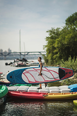 포토 JPG 주간 전신 여자 스포츠 한명 서기 20대 성인 야외 옆모습 강 한국인 수상스포츠 잡기 한강 성인여자한명만 패들보드 국내포토 자연요소 1 뷰포인트 모션 서울 사람 동양인 청년 서핑 랜드마크 여자한명만 성인여자만 파일형식