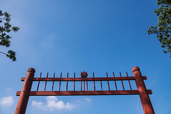 포토 JPG 주간 한국전통 로우앵글 여행 고건축 유적지 하늘 풍경 사람없음 야외 관광지 문 문화재 가을 한국사 충청남도 논산 계백장군유적전승지 충장사 국내포토 자연요소 전통 건축물 계절 뷰포인트 한국 역사 충청도 파일형식