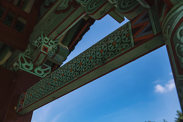 포토 JPG 주간 한국전통 여행 고건축 유적지 단청문양 풍경 사람없음 야외 관광지 문화재 가을 한국사 충청남도 논산 계백장군유적전승지 충장사 국내포토 자연요소 전통 문양 건축물 계절 한국 역사 단청 충청도 파일형식