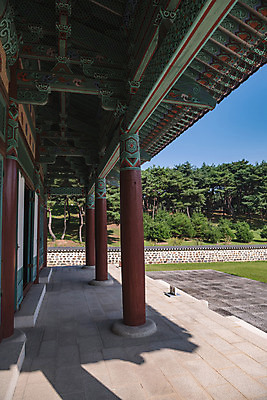 포토 JPG 주간 한국전통 여행 고건축 유적지 단청문양 풍경 사람없음 야외 관광지 문화재 가을 한국사 충청남도 단청 논산 계백장군유적전승지 충장사 국내포토 자연요소 전통 문양 건축물 계절 한국 역사 충청도 파일형식