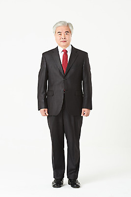 포토 JPG 스튜디오촬영 전신 노년 남자 비즈니스 실내 한명 서기 누끼 정장 앞모습 금융 경제 한국인 구직 비즈니스맨 실버 60대 흰배경 실버취업 노인남자한명만 오팔세대 액티브시니어 국내포토 1 옷 뷰포인트 백그라운드 컨셉 모션 사람 동양인 성인 내부 실버라이프 흰색 직장인 세대 남자한명만 노인남자만 파일형식