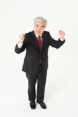 포토 JPG 스튜디오촬영 전신 노년 남자 비즈니스 실내 한명 서기 누끼 정장 앞모습 금융 경제 하이앵글 파이팅 주먹 한국인 구직 비즈니스맨 실버 60대 흰배경 실버취업 노인남자한명만 오팔세대 액티브시니어 국내포토 1 옷 뷰포인트 백그라운드 컨셉 모션 사람 동양인 성인 내부 실버라이프 흰색 직장인 세대 남자한명만 노인남자만 파일형식