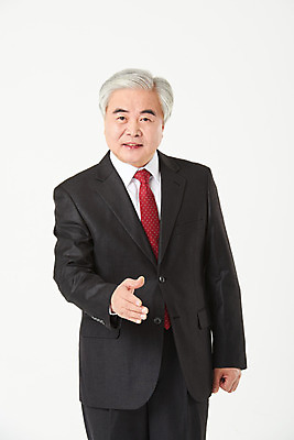 포토 JPG 스튜디오촬영 노년 남자 비즈니스 악수 실내 한명 서기 누끼 정장 손짓 상반신 앞모습 금융 경제 한국인 구직 비즈니스맨 실버 60대 흰배경 실버취업 노인남자한명만 오팔세대 액티브시니어 국내포토 1 옷 뷰포인트 백그라운드 컨셉 모션 사람 동양인 성인 내부 실버라이프 흰색 직장인 세대 남자한명만 노인남자만 파일형식