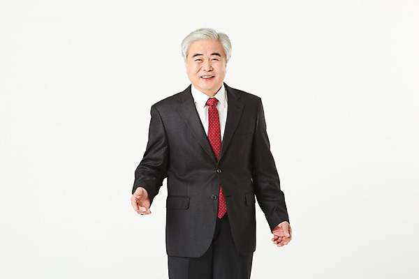 포토 JPG 스튜디오촬영 노년 남자 비즈니스 실내 한명 서기 미소 누끼 정장 상반신 앞모습 금융 경제 한국인 구직 비즈니스맨 실버 60대 흰배경 실버취업 노인남자한명만 오팔세대 액티브시니어 국내포토 1 옷 뷰포인트 백그라운드 컨셉 모션 표정 사람 동양인 성인 내부 실버라이프 흰색 직장인 세대 남자한명만 노인남자만 파일형식