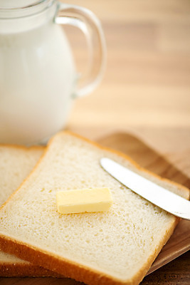 포토 JPG 스튜디오촬영 음식 빵 식탁 아침 실내 근접촬영 사람없음 갈색 식사 나이프 아침식사 식빵 브런치 토스트 버터 국내포토 주간 식기 뷰포인트 컬러 탁자 내부 칼 파일형식