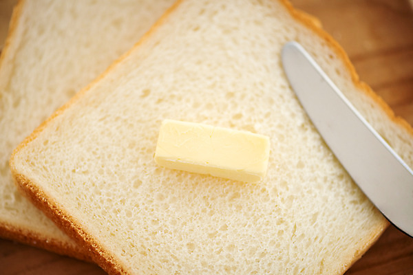 포토 JPG 스튜디오촬영 음식 빵 식탁 아침 실내 근접촬영 사람없음 갈색 식사 나이프 아침식사 식빵 브런치 토스트 버터 국내포토 주간 식기 뷰포인트 컬러 탁자 내부 칼 파일형식