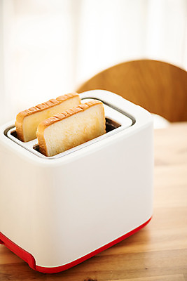 포토 JPG 스튜디오촬영 음식 빵 식탁 아침 실내 사람없음 갈색 식사 아침식사 식빵 브런치 토스트 토스트기 국내포토 주간 컬러 탁자 내부 가전제품 파일형식