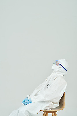 포토 JPG 스튜디오촬영 여자 40대 의학 응원 회색배경 휴식 실내 마스크 한명 상반신 옆모습 한국인 간호사 의료진 의사 바이러스 사회이슈 검사_조사 감염 전염병 힘듦 중년여자한명만 코로나바이러스 방호복 델타변이바이러스 국내포토 직업 1 옷 뷰포인트 중년 백그라운드 컨셉 사람 동양인 내부 회색 질병 여자한명만 중년여자만 파일형식