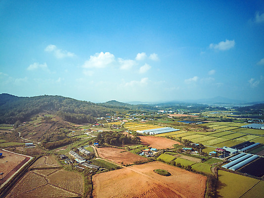 포토 JPG 주간 구름 여행 하늘 한국 논 풍경 사람없음 야외 관광지 하이앵글 추수 벼 가을 항공촬영 논산 곡식저장고 국내여행 전경 국내포토 자연요소 계절 아시아 뷰포인트 농업 곡류 충청남도 저장소 파일형식 탑뷰