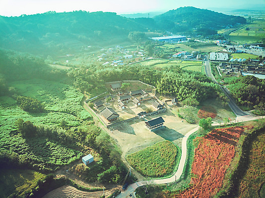 포토 JPG 주간 여행 한국 풍경 사람없음 야외 관광지 하이앵글 세계문화유산 문화재 가을 항공촬영 논산 국내여행 전경 돈암서원 국내포토 자연요소 계절 아시아 뷰포인트 충청남도 서원 파일형식 탑뷰