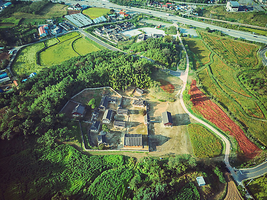 포토 JPG 주간 여행 한국 풍경 사람없음 야외 관광지 하이앵글 세계문화유산 문화재 가을 항공촬영 논산 국내여행 전경 돈암서원 국내포토 자연요소 계절 아시아 뷰포인트 충청남도 서원 파일형식 탑뷰