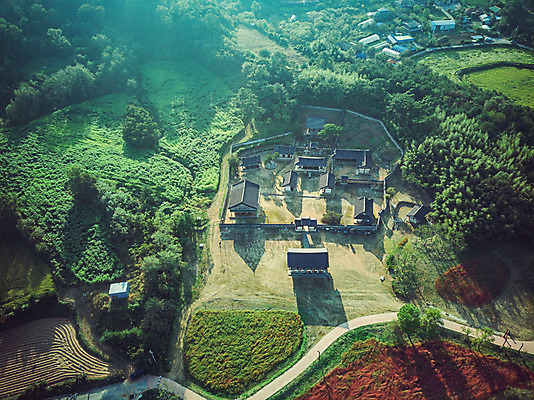 포토 JPG 주간 여행 한국 풍경 사람없음 야외 관광지 하이앵글 세계문화유산 문화재 가을 항공촬영 논산 국내여행 전경 돈암서원 국내포토 자연요소 계절 아시아 뷰포인트 충청남도 서원 파일형식 탑뷰